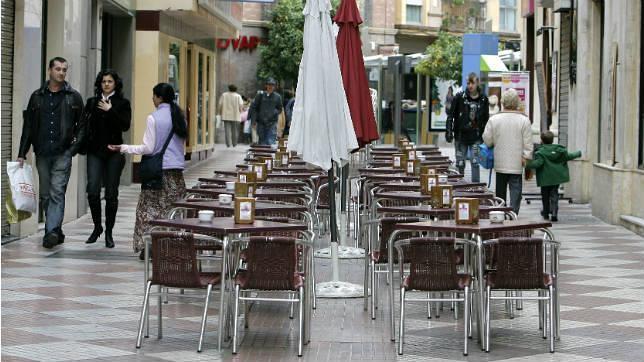 El Consistorio cordobés quiere reducir los veladores en la calle de la Plata