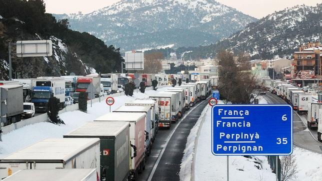 Francia estudia una tasa para «los camiones extranjeros» que encarecería las exportaciones españolas