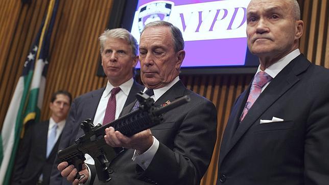 Michael Bloomberg apunta contra la Asociación Nacional del Rifle