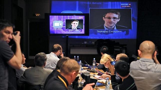 Snowden vuelve a la televisión de Rusia para hacer una pregunta a Putin