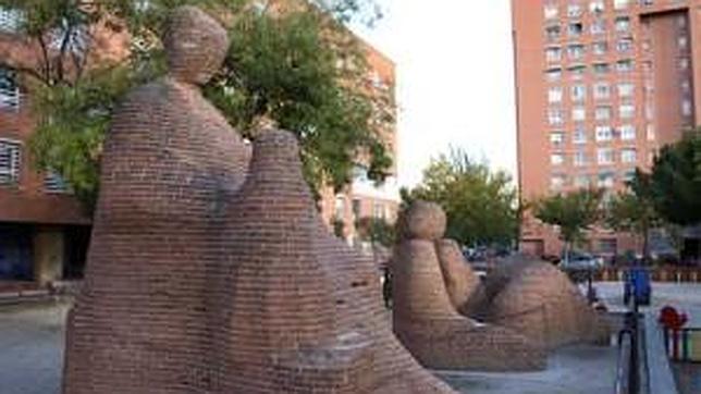 Dos de las figuras del museo de escultura al aire libre que hay en Puente de Vallecas