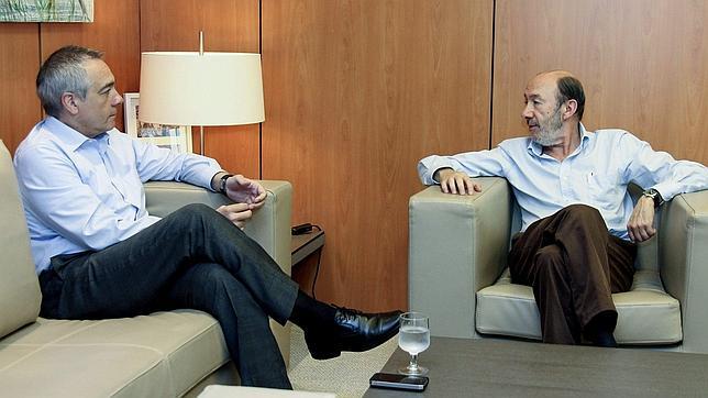 Rubalcaba y Navarro acuerdan impulsar su federalismo tras las elecciones europeas