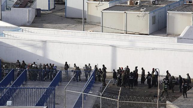 Cinco inmigrantes intentan colarse en un cuartel de la Guardia Civil sin saber lo que era