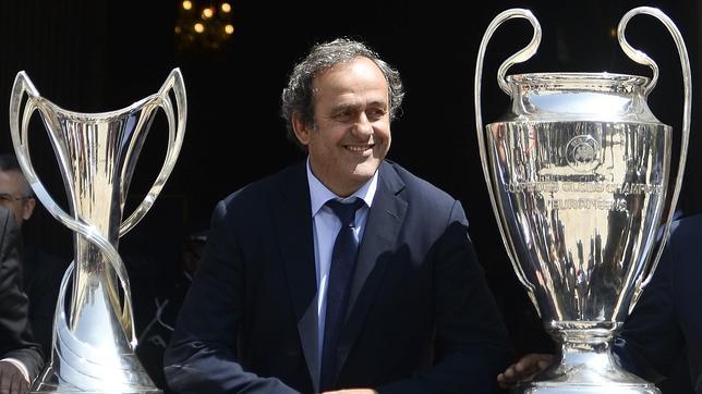 Platini duda que el PSG respete el 'Fair Play' financiero