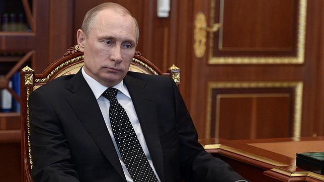 La UE sigue la senda de Washington y amplía las sanciones a Rusia por la crisis de Ucrania