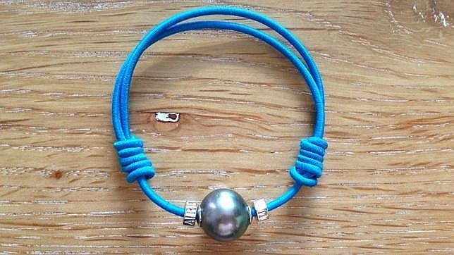 Una de las pulseras modelo One de Suárez en colaboración con la fundación Aladina