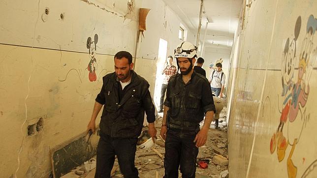 Un bombardeo contra una escuela siria deja al menos 18 muertos, la mayoría menores
