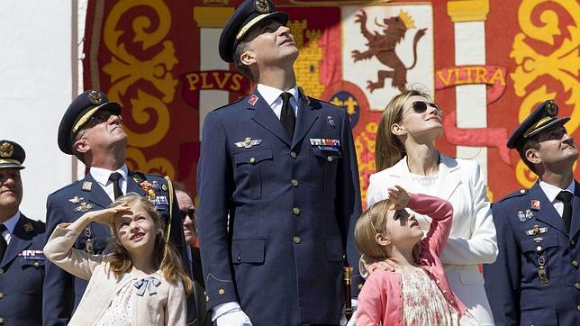 Las Infantas Leonor y Sofía presiden su primer acto nacional
