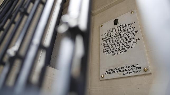 Placa-recuerdo en la iglesia de la Buena Dicha, en la calle Silva
