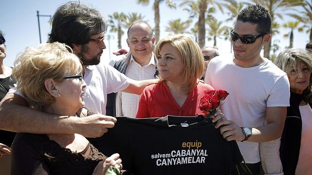 El mal trago de Elena Valenciano en un mercado municipal