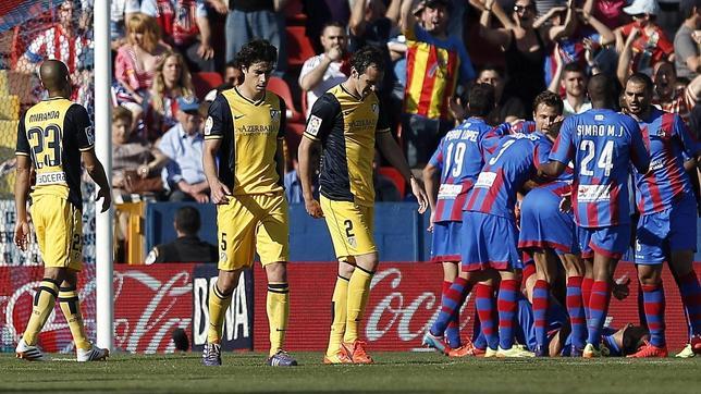 El Levante desquicia al Atlético y enciende la Liga
