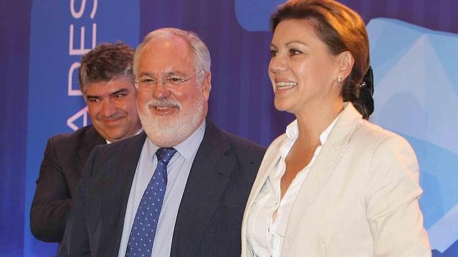 Cospedal denuncia los ataques al PP de Cataluña perpetrados por «fascistas»