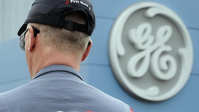 Hollande califica de insuficiente la oferta de General Electric por Alstom