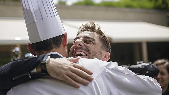 El repostero del Celler de Can Roca celebra el título del segundo mejor restaurante del mundo