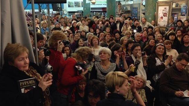 Las memorias del cantante Raphael, agotadas en las librerías rusas