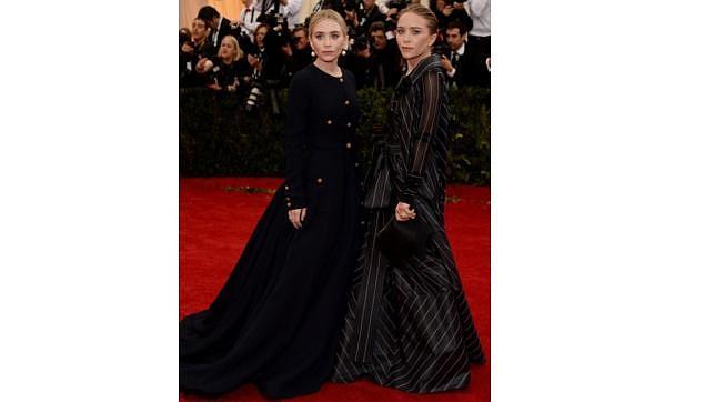 Las gemelas Olsen con sus vestido vintage de Chanel y Ferre