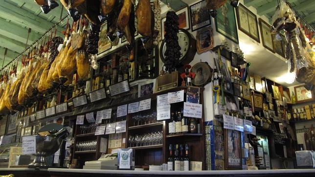 Bar de tapas en el barrio de Santa Cruz