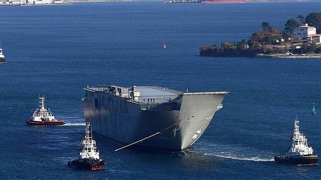 el «Adelaide» sale de la ría de Ferrol