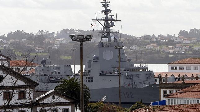 La «Almirante Juan de Borbón» atracada en Ferrol