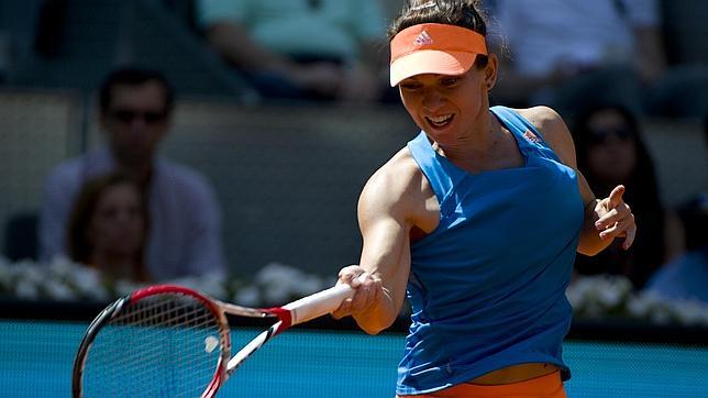 Halep se hace grande en Madrid y se cita con Sharapova