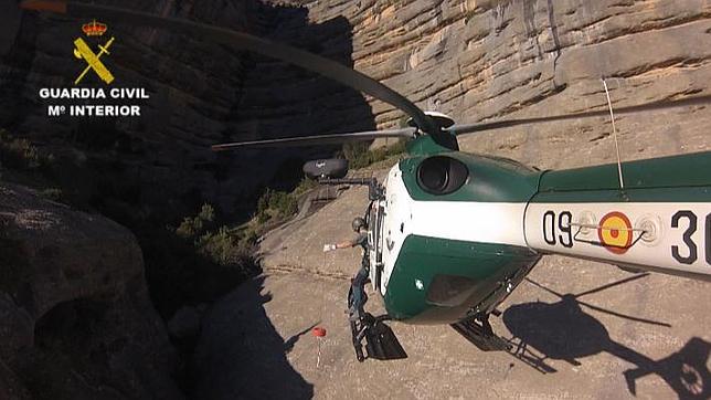Un guardia civil se desploma por el agotamiento tras ocho horas de arriesgado rescate de dos escaladores