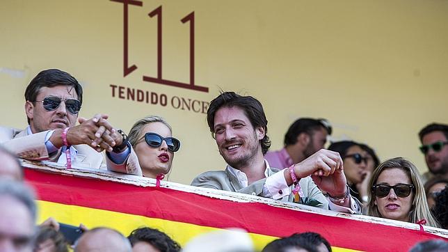 Tarde taurina para Luis Medina y Karolina Kurkova