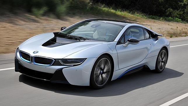 Al volante del futurista BMW i8