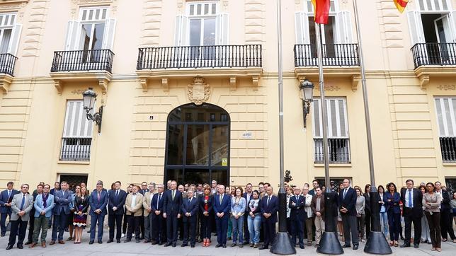 Fabra condena el asesinato de Isabel Carrasco, «una representante del pueblo»