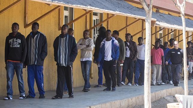 Entra en Melilla una decena de inmigrantes tras un nuevo asalto a la valla
