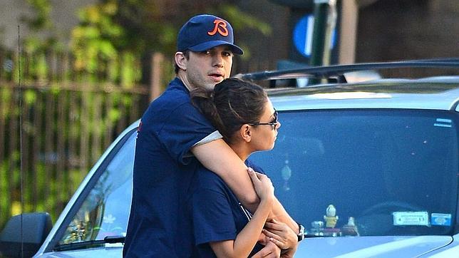 Ashton Kutcher y Mila Kunis disfrutan de una dulce espera