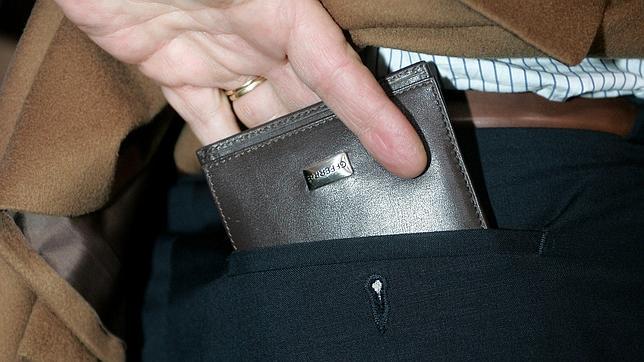 Momento de la sustracción de una billetera