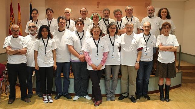 Los voluntarios de «Biblioteca Solidaria» empiezan su labor en centros sociales y sanitarios de Toledo