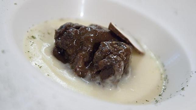 Presentación de rabo de toro en la Tasquita de Enfrente