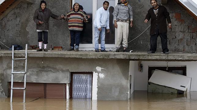Las peores inundaciones del último siglo dejan 20 muertos