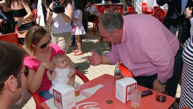 Tirado: «Hemos pasado del despilfarro del PSOE a crear empleo con el PP»