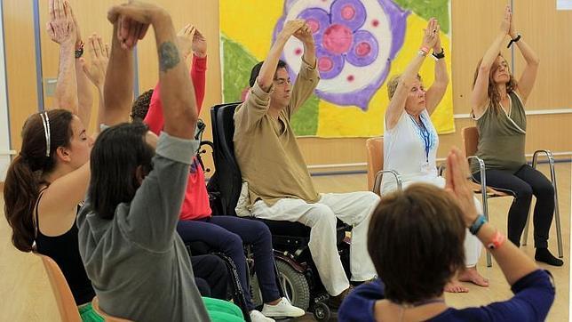 Yoga en la silla de ruedas