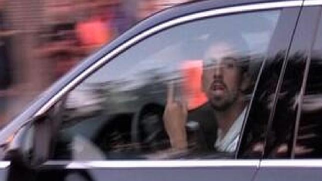 La «peineta» de Isaac Cuenca a los hinchas que le increpaban