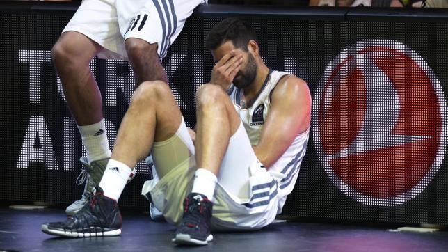 Los jugadores del Real Madrid, lágrimas e impotencia ante la derrota con el Maccabi