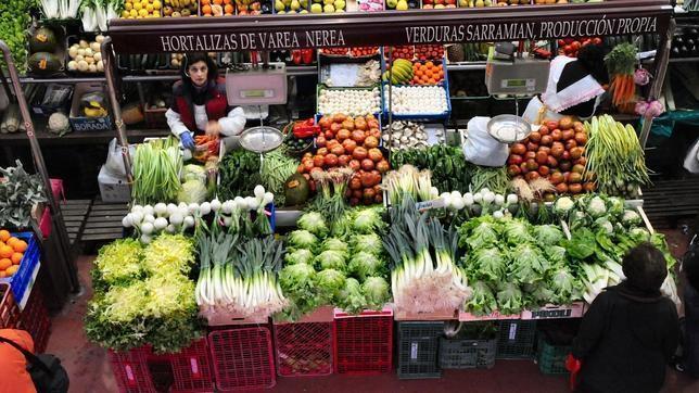 Las verduras son esenciales en el mercado de Logroño