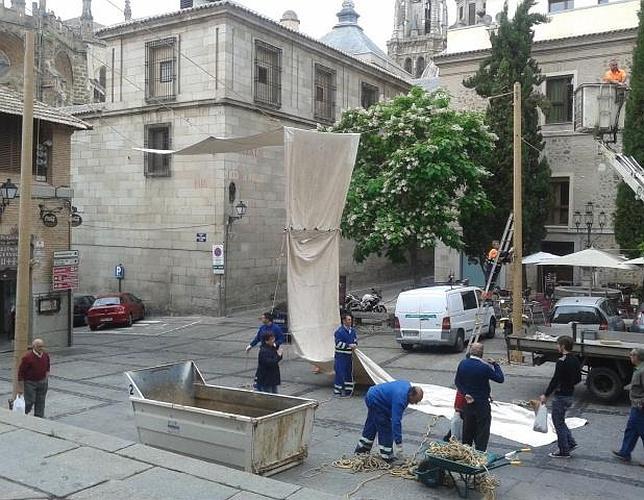 Comienza la instalación del toldo del Corpus 2014