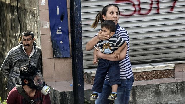 La policía turca abre fuego contra una manifestación violenta en Estambul