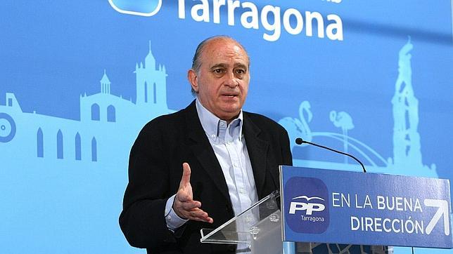 Interior reclama una «investigación a fondo» sobre el ataque a Montoro y Sánchez Camacho