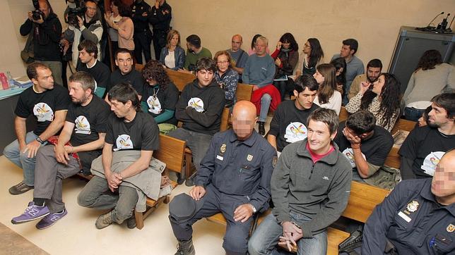 Gloria Lago: «Un grupo de fanáticos reventó la marcha con una kale borroka»