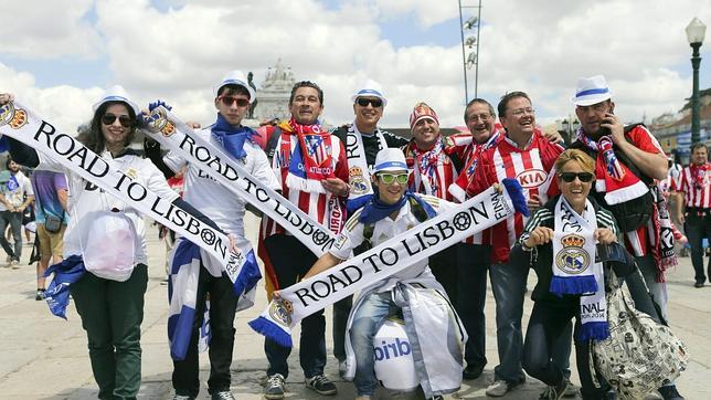 Lisboa, un hervidero de aficionados madridistas y atléticos