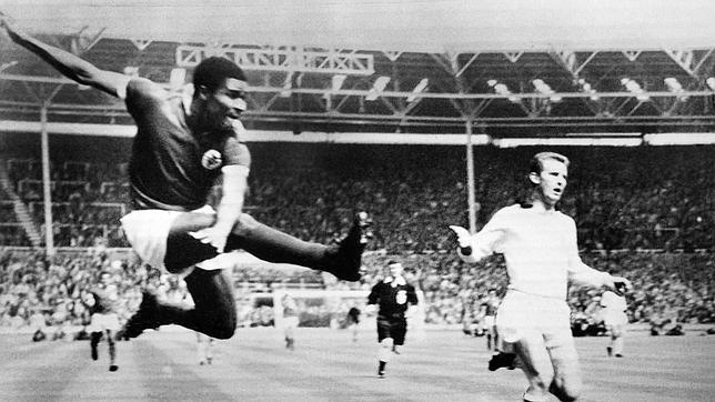 Eusebio: «Señor Di Stéfano ¿podría darme su camiseta?»
