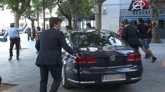 Detienen a un menor por los ataques contra el coche de Montoro y Sánchez-Camacho