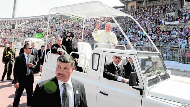 El Papa clama contra los que «venden armas y muerte»