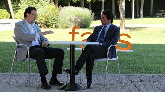 Rajoy y Aznar, en el campus de FAES