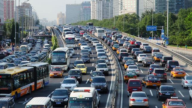 China prohibirá 6 millones de vehículos para reducir la contaminación