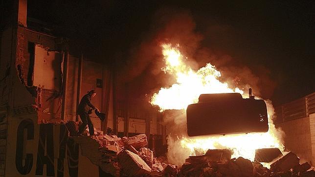 Al menos 30 detenidos en la tercera noche consecutiva de disturbios en Barcelona